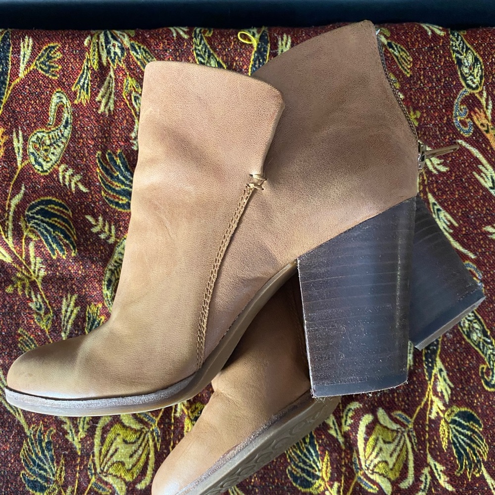 Gianni Bini ankle boots